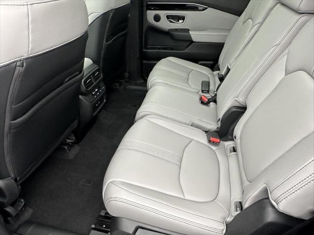 new 2025 Honda Pilot car, priced at $48,950