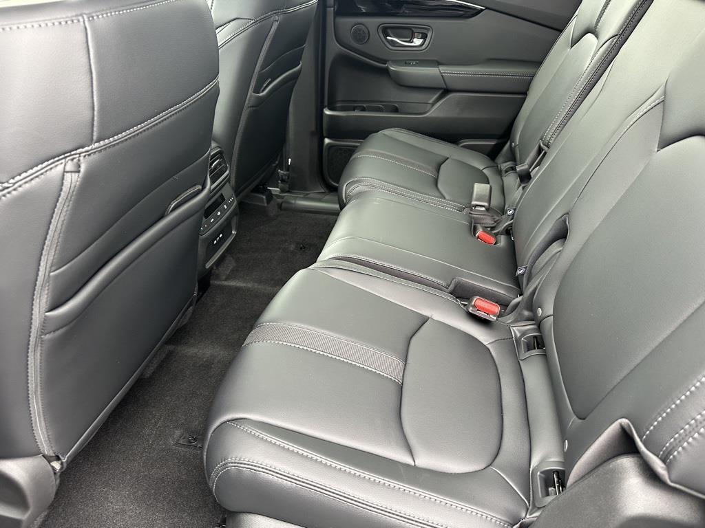 new 2025 Honda Pilot car, priced at $45,725