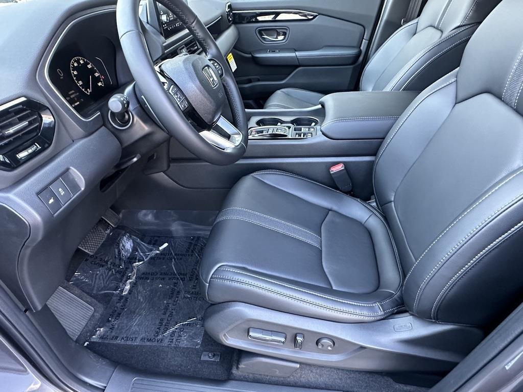 new 2025 Honda Pilot car, priced at $45,725