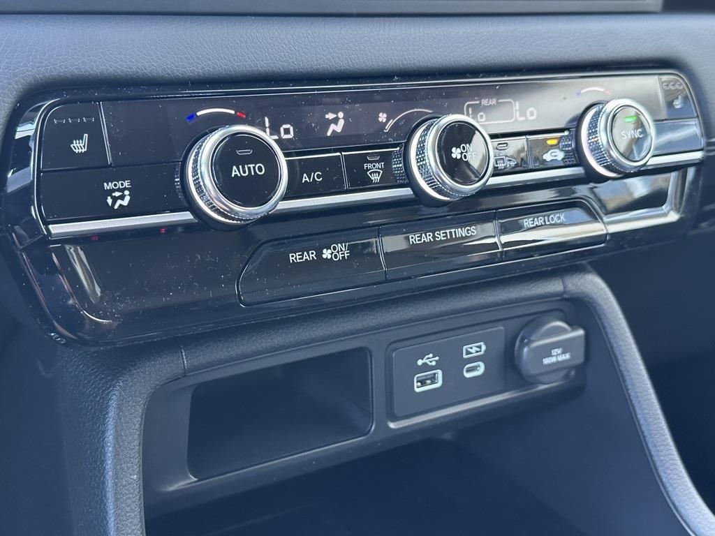 new 2025 Honda Pilot car, priced at $45,725