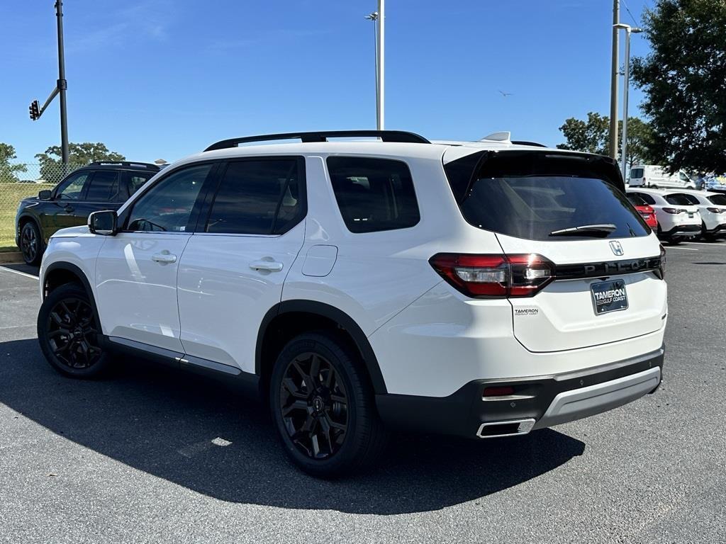 new 2025 Honda Pilot car, priced at $51,350