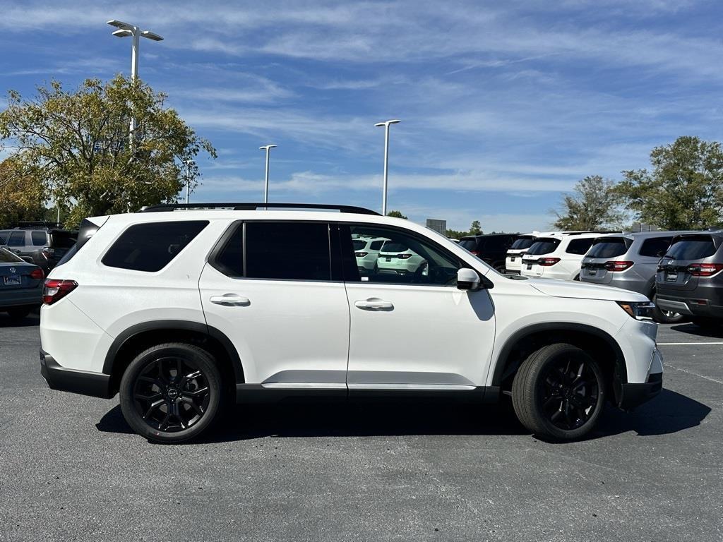 new 2025 Honda Pilot car, priced at $51,350