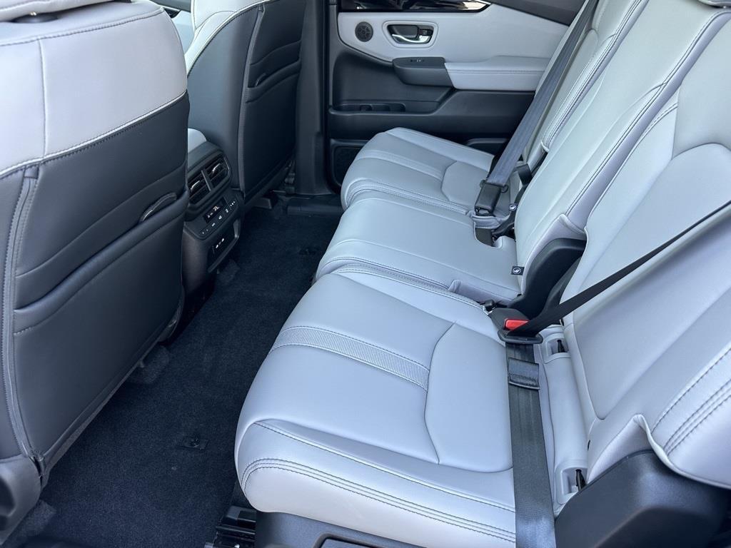 new 2025 Honda Pilot car, priced at $51,350