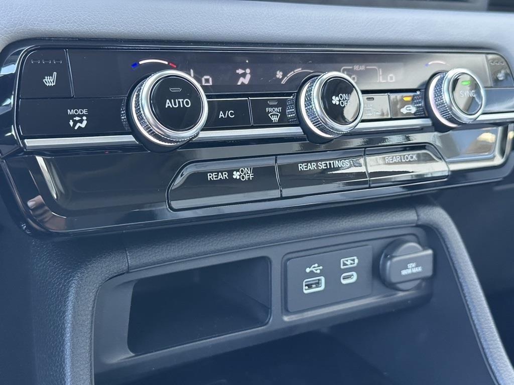 new 2025 Honda Pilot car, priced at $51,350