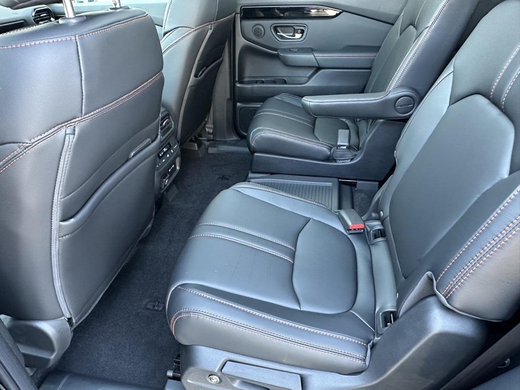 new 2025 Honda Pilot car, priced at $50,895