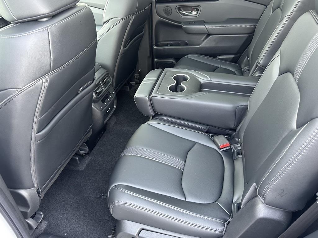 new 2025 Honda Pilot car, priced at $51,550