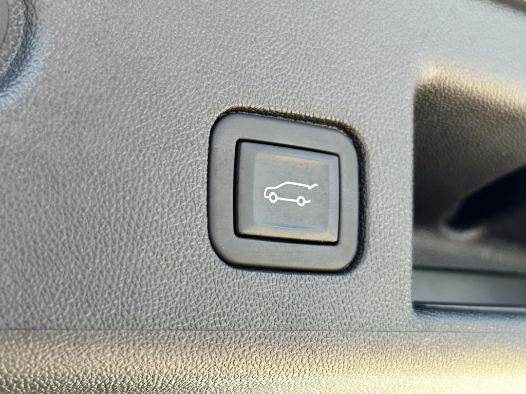 used 2023 Chevrolet Equinox car, priced at $22,000