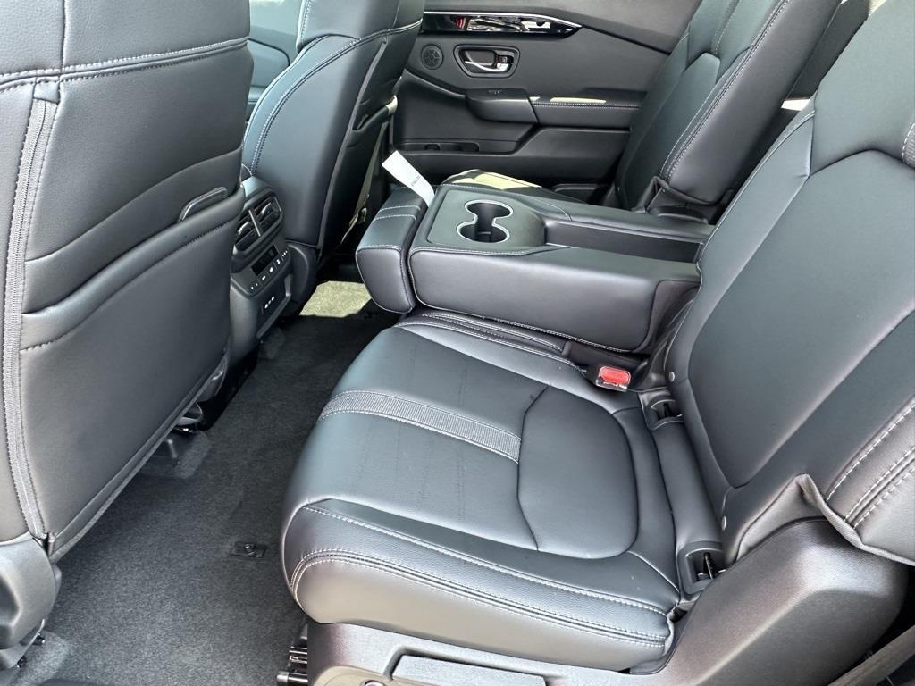 new 2025 Honda Pilot car, priced at $44,180