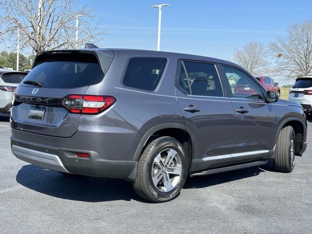 new 2025 Honda Pilot car, priced at $44,995