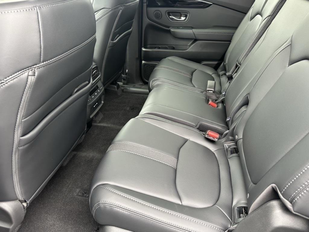 new 2025 Honda Pilot car, priced at $44,995