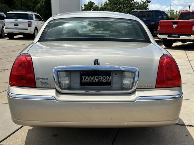 used 2009 Lincoln Town Car car, priced at $9,500