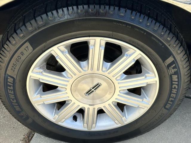 used 2009 Lincoln Town Car car, priced at $9,500