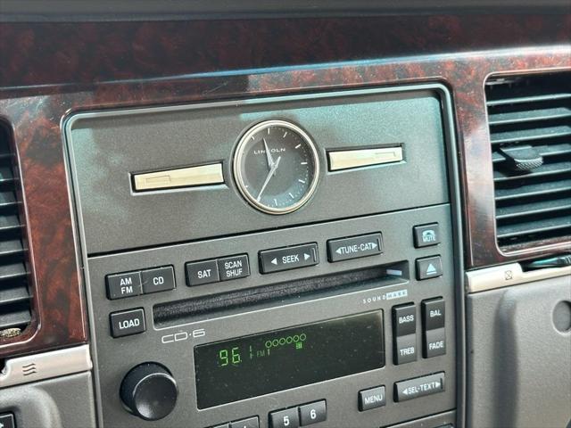 used 2009 Lincoln Town Car car, priced at $9,500