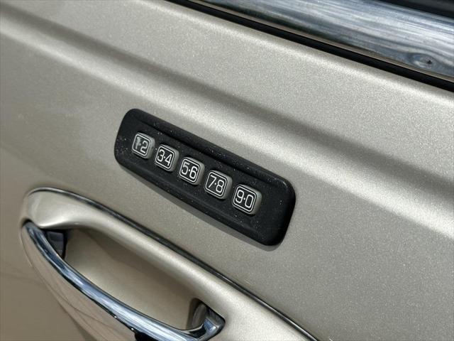 used 2009 Lincoln Town Car car, priced at $9,500
