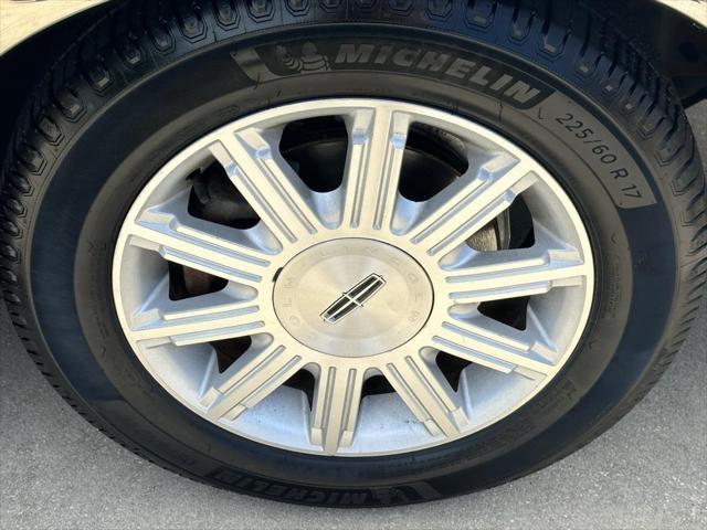 used 2009 Lincoln Town Car car, priced at $9,500