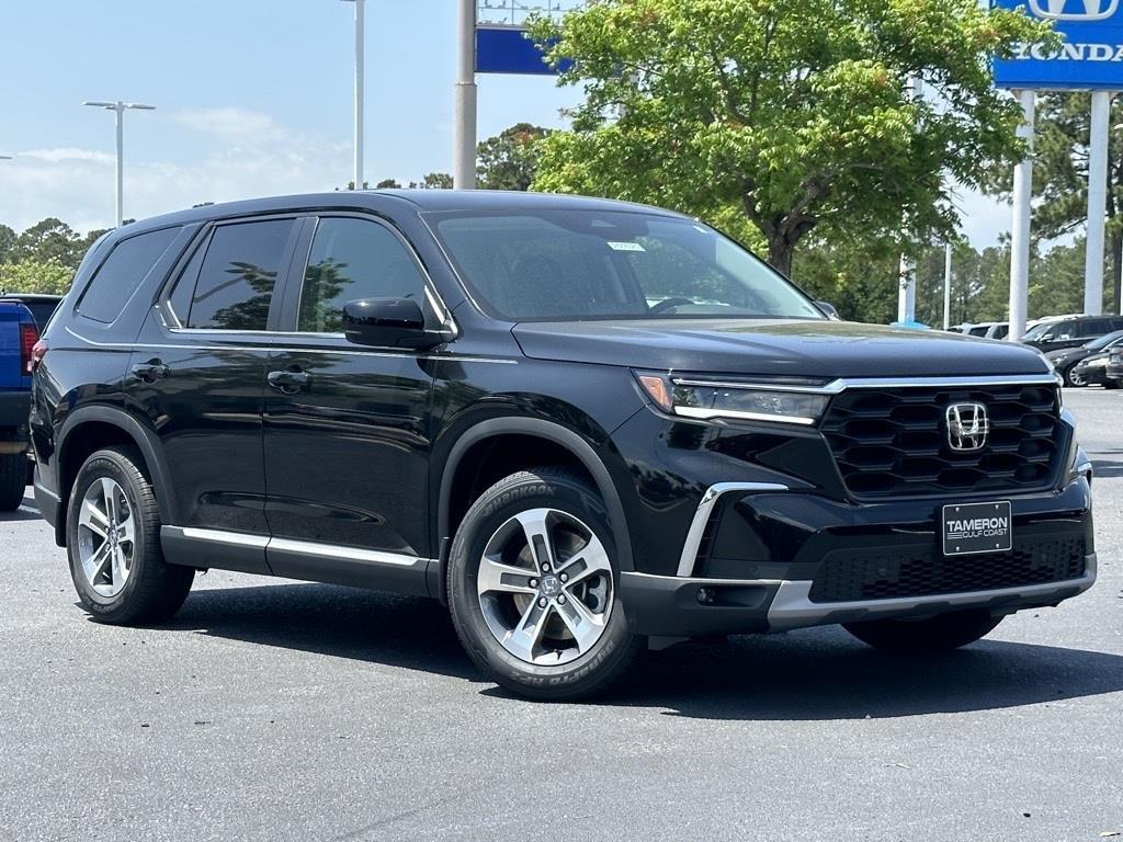 new 2025 Honda Pilot car, priced at $44,995
