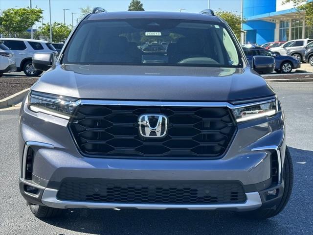 new 2025 Honda Pilot car, priced at $50,670