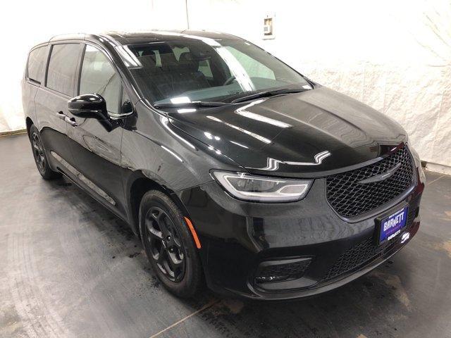 used 2023 Chrysler Pacifica Hybrid car, priced at $39,977