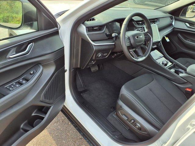 new 2025 Jeep Grand Cherokee car, priced at $37,460