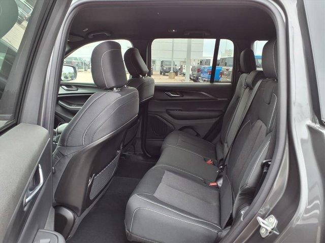 new 2025 Jeep Grand Cherokee car, priced at $37,978
