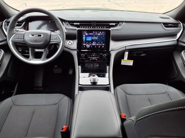 new 2025 Jeep Grand Cherokee car, priced at $37,978