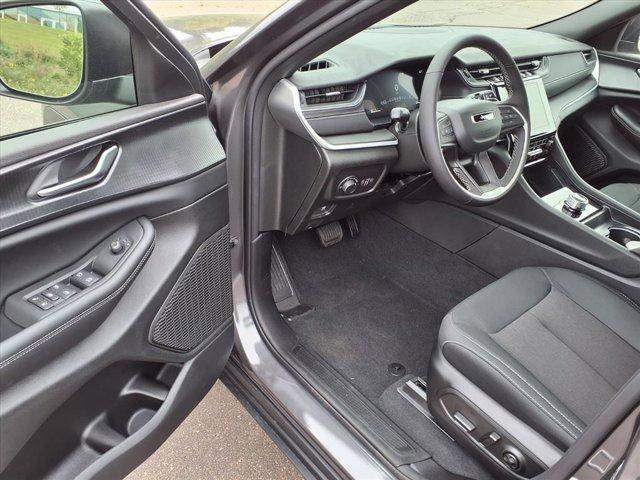 new 2025 Jeep Grand Cherokee car, priced at $37,978