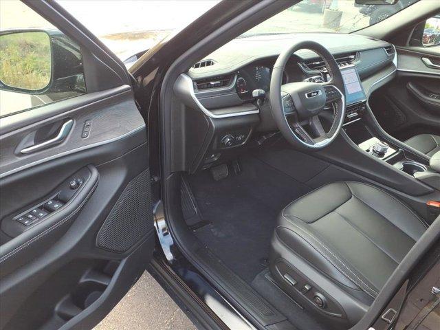 new 2025 Jeep Grand Cherokee car, priced at $46,552