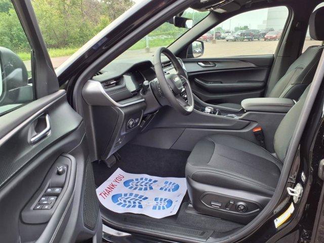 new 2025 Jeep Grand Cherokee car, priced at $38,187