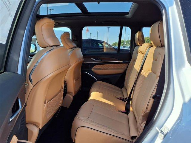 new 2025 Jeep Grand Cherokee car, priced at $54,582