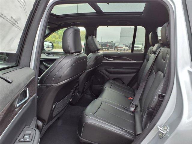 new 2025 Jeep Grand Cherokee car, priced at $49,097