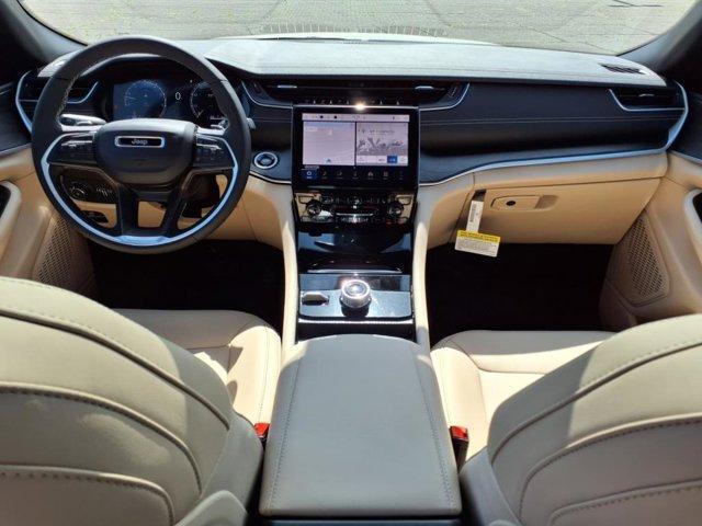 new 2025 Jeep Grand Cherokee car, priced at $40,999