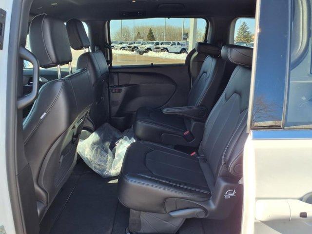 new 2025 Chrysler Pacifica car, priced at $44,035