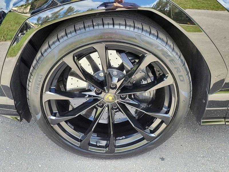 used 2022 Lamborghini Urus car, priced at $212,217