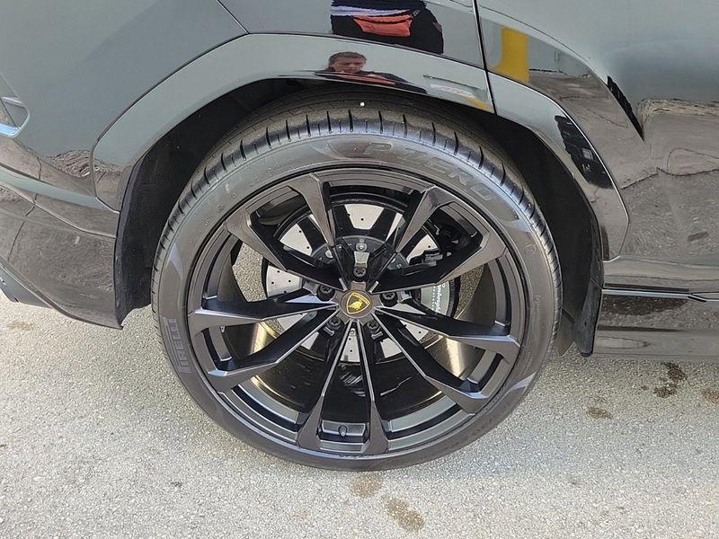 used 2022 Lamborghini Urus car, priced at $212,217