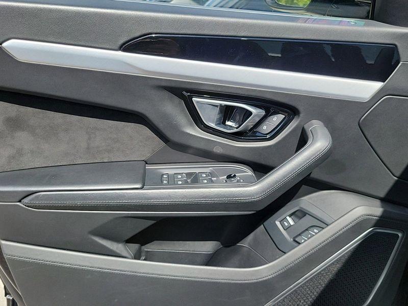 used 2022 Lamborghini Urus car, priced at $212,217
