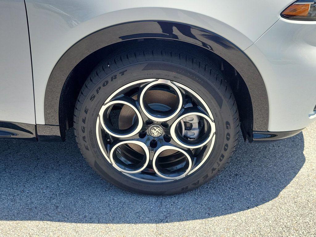 new 2025 Alfa Romeo Tonale car, priced at $37,717
