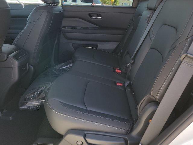 new 2025 Nissan Pathfinder car, priced at $39,340