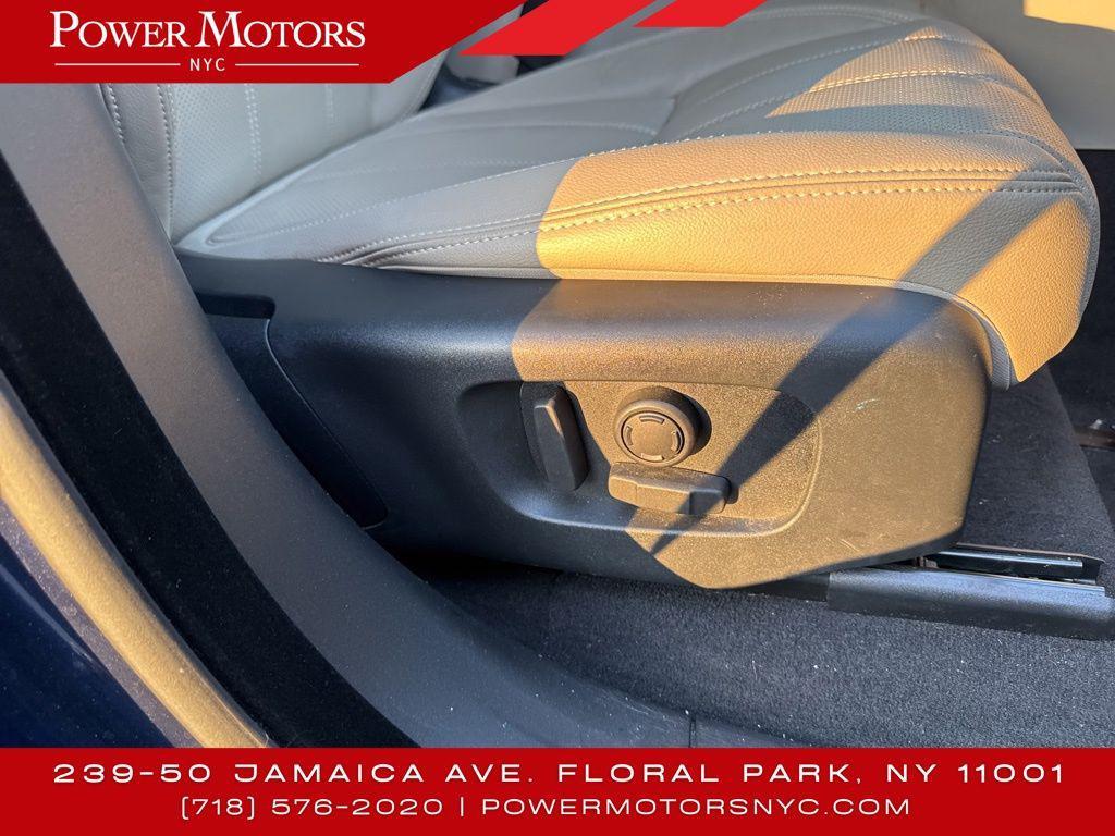 used 2021 Land Rover Range Rover Velar car, priced at $27,495