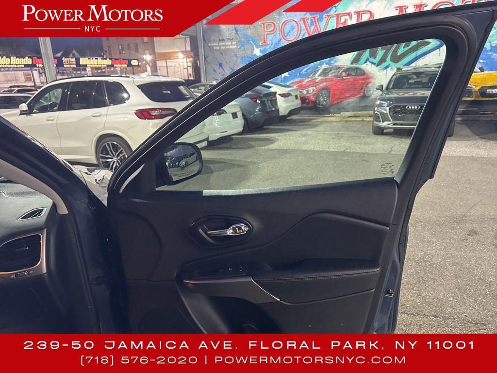 used 2021 Jeep Cherokee car, priced at $17,995
