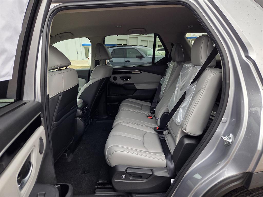 new 2025 Honda Pilot car, priced at $44,995