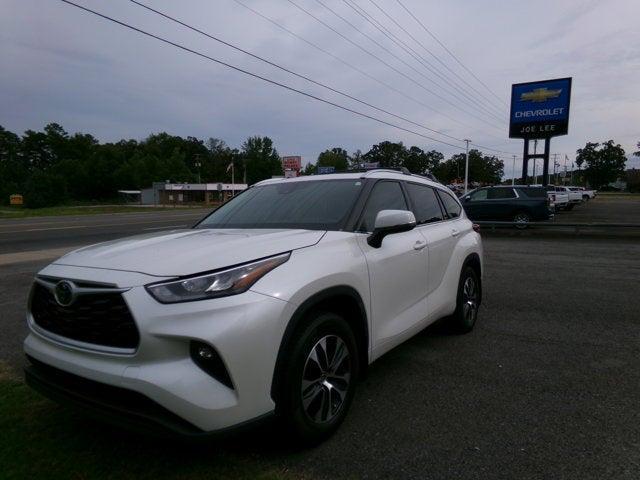 used 2020 Toyota Highlander car, priced at $28,877