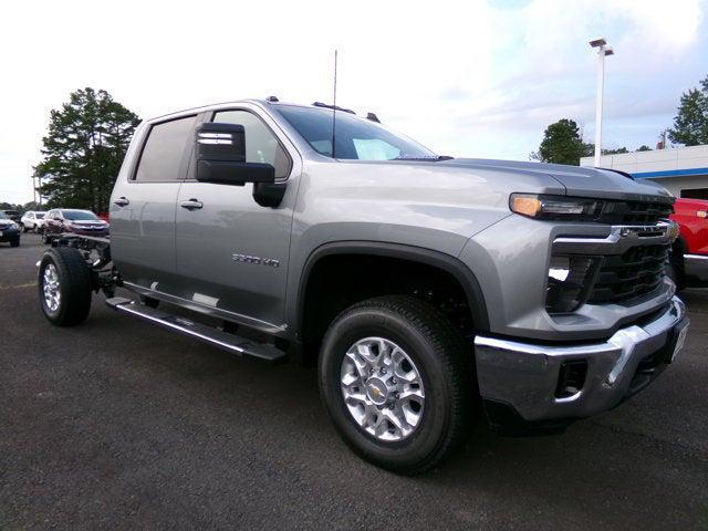 new 2025 Chevrolet Silverado 3500 car, priced at $70,855