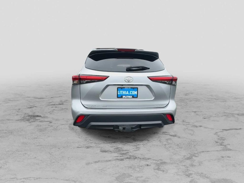 used 2022 Toyota Highlander car, priced at $30,727