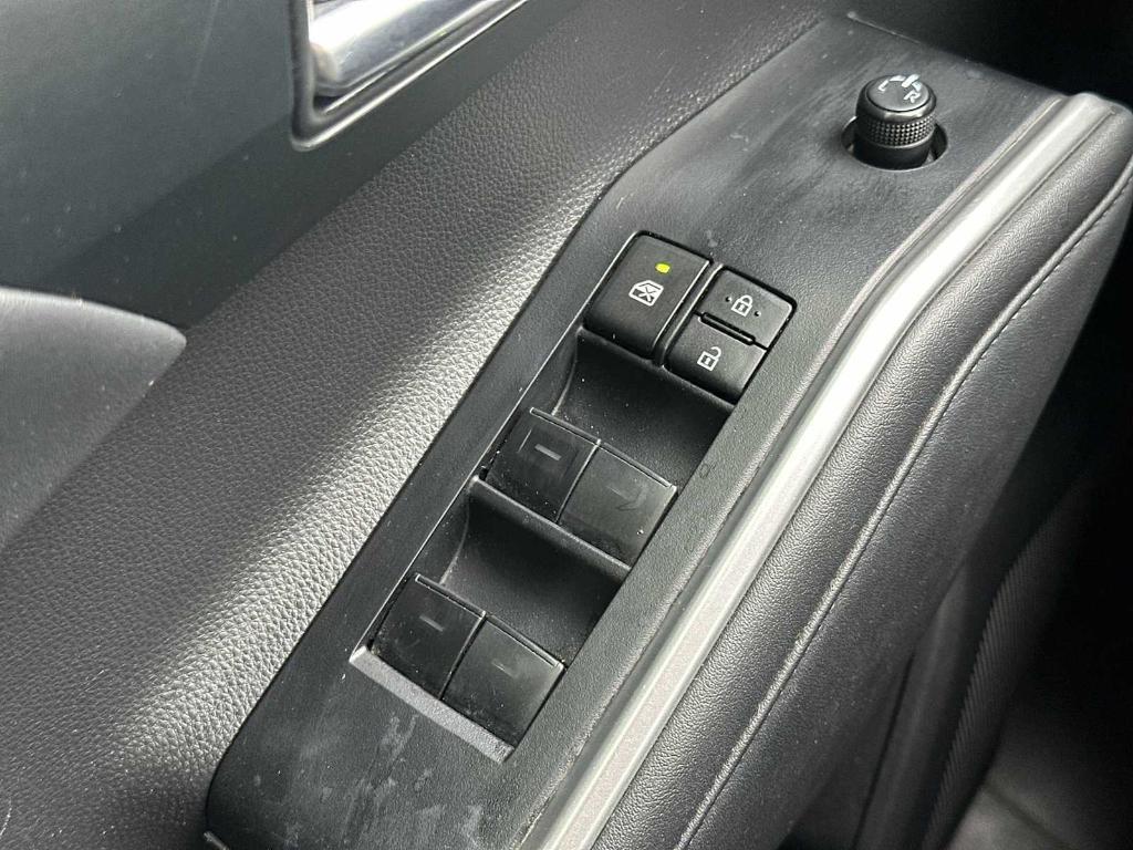 used 2022 Toyota Highlander car, priced at $30,727