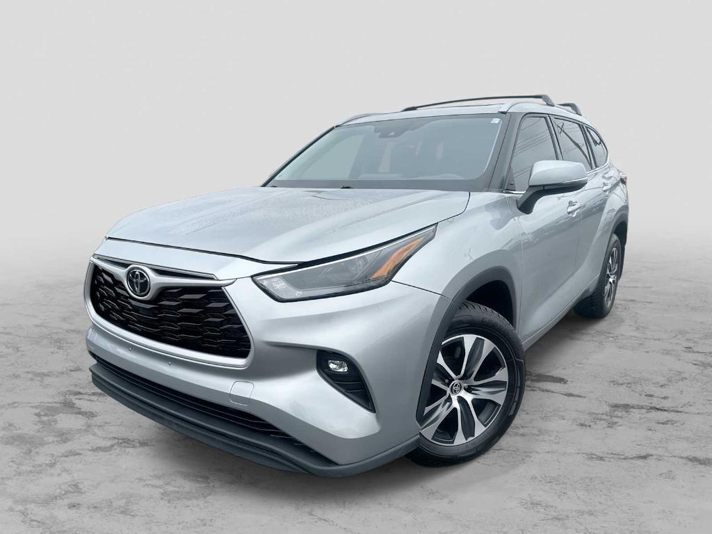 used 2022 Toyota Highlander car, priced at $30,727