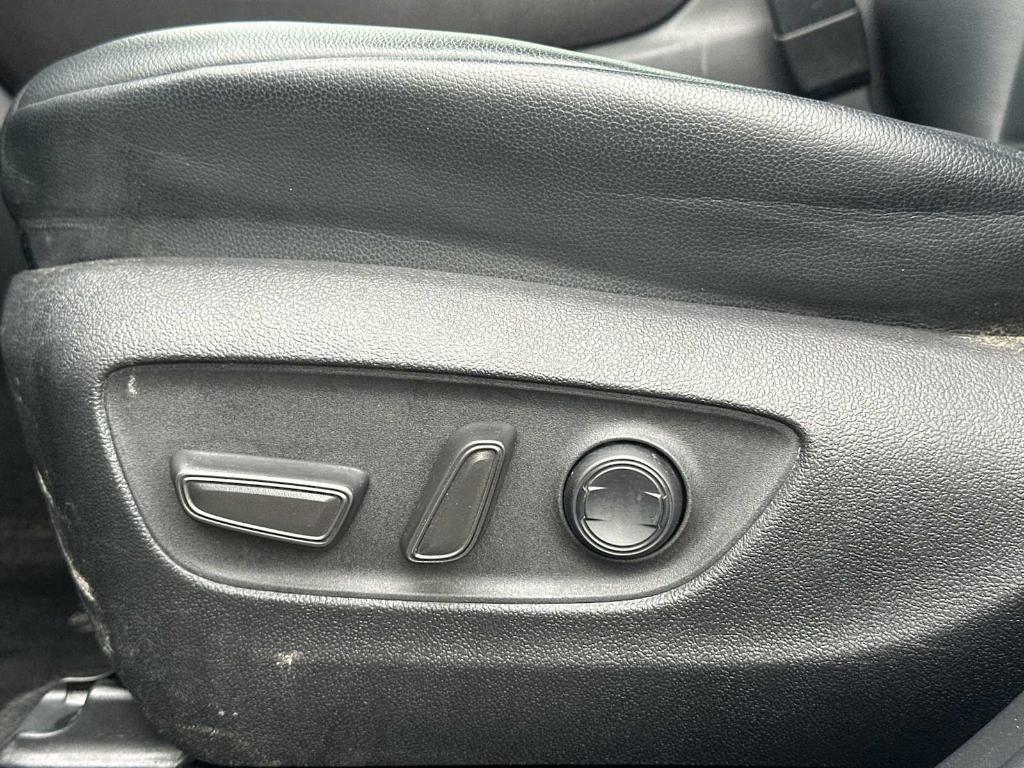 used 2022 Toyota Highlander car, priced at $30,727