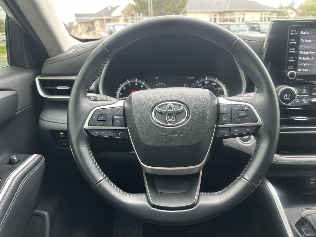 used 2022 Toyota Highlander car, priced at $30,727