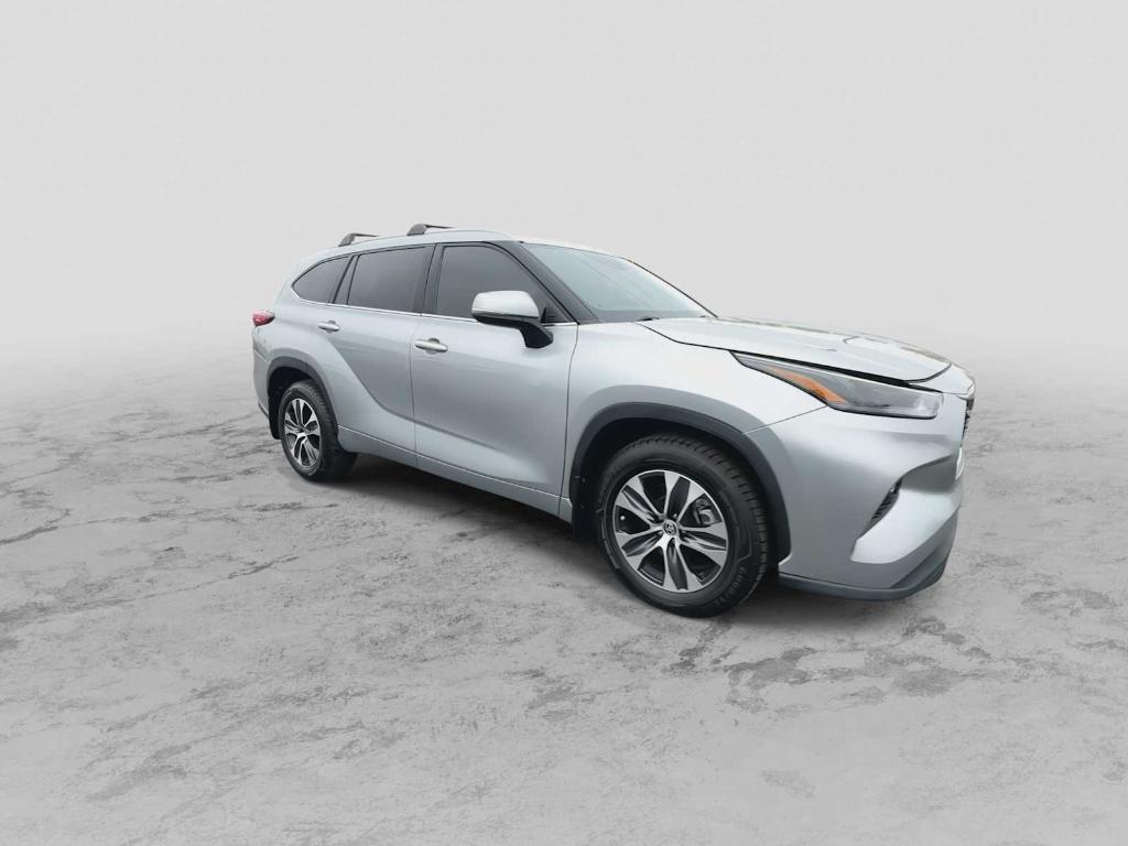 used 2022 Toyota Highlander car, priced at $30,727