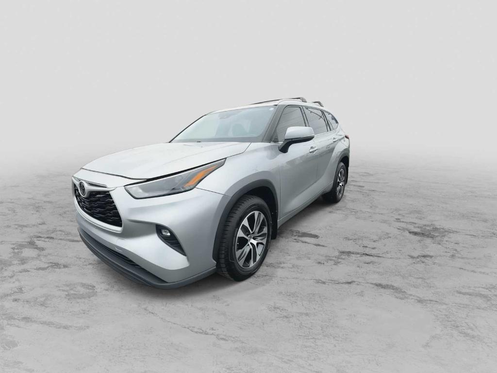 used 2022 Toyota Highlander car, priced at $30,727