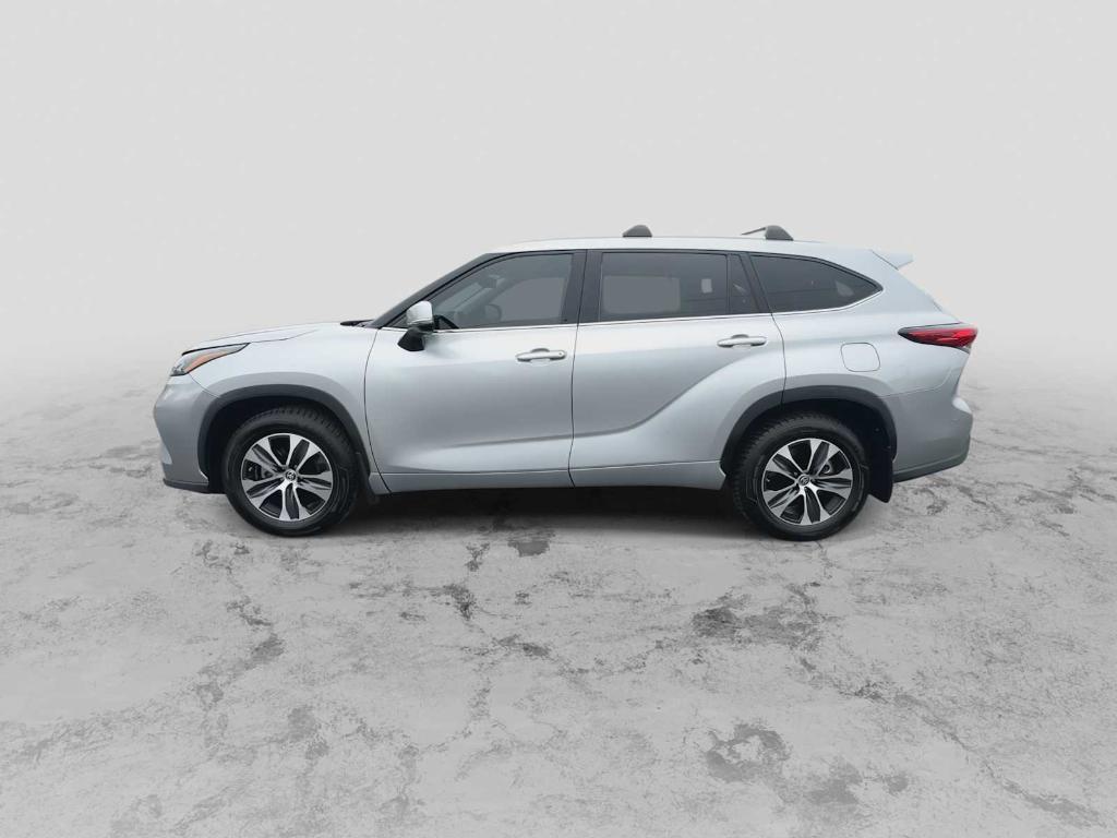 used 2022 Toyota Highlander car, priced at $30,727